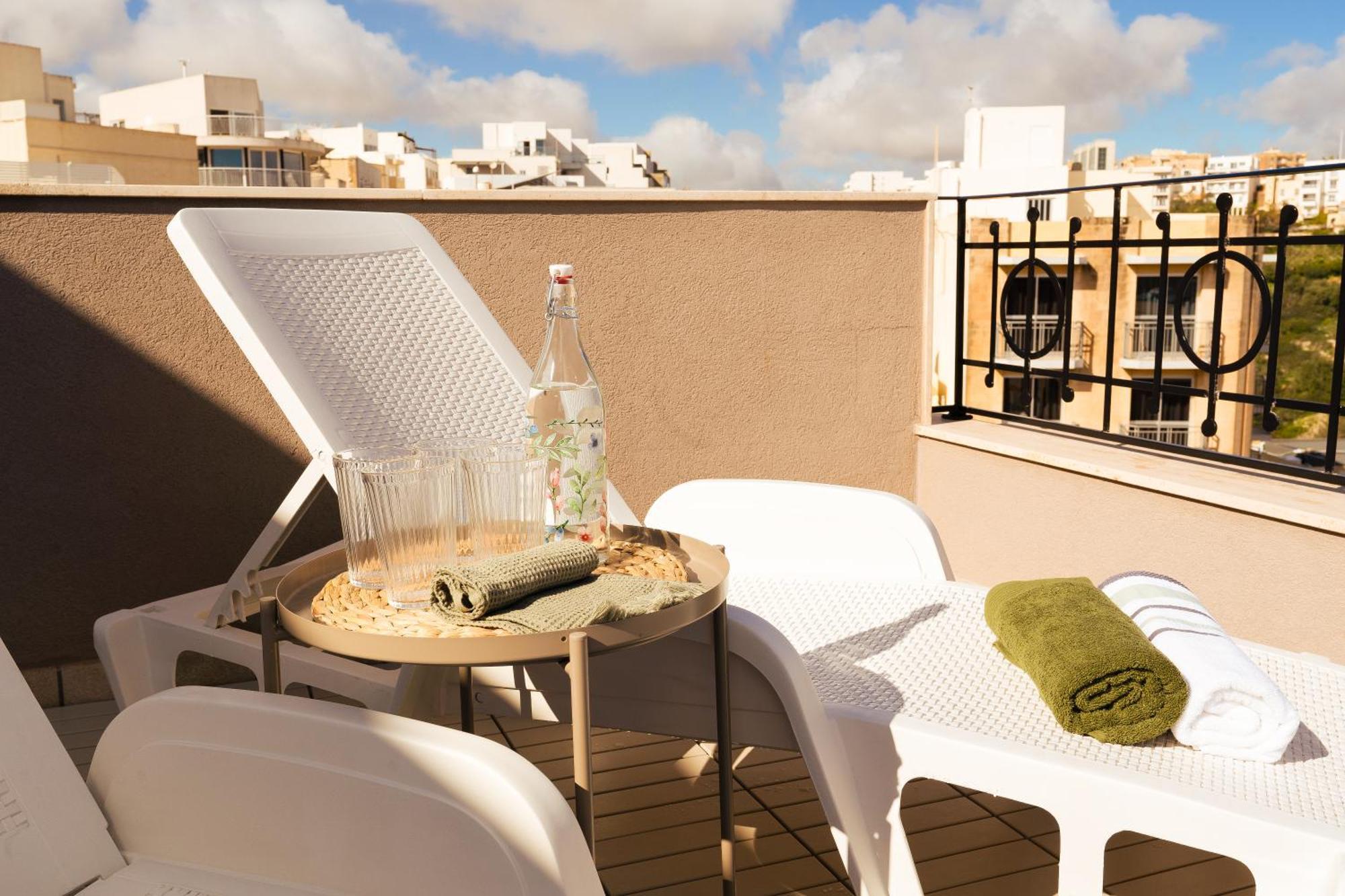 Апартаменты La88 Bayview Penthouse With Jacuzzi Слима Экстерьер фото